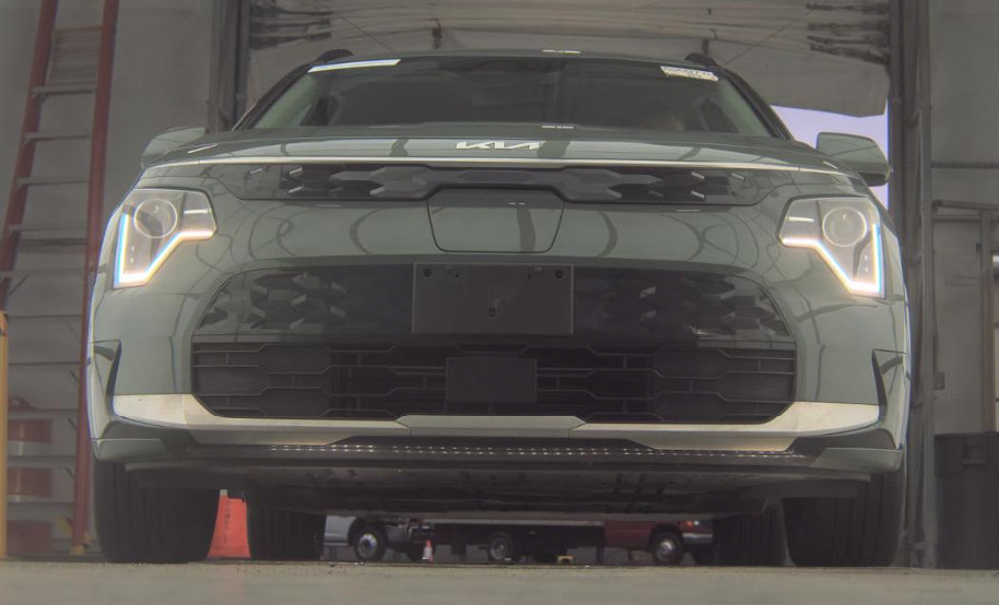 Certified 2024 Kia Niro Wind w/ Wind Preserve Package FWD image 2