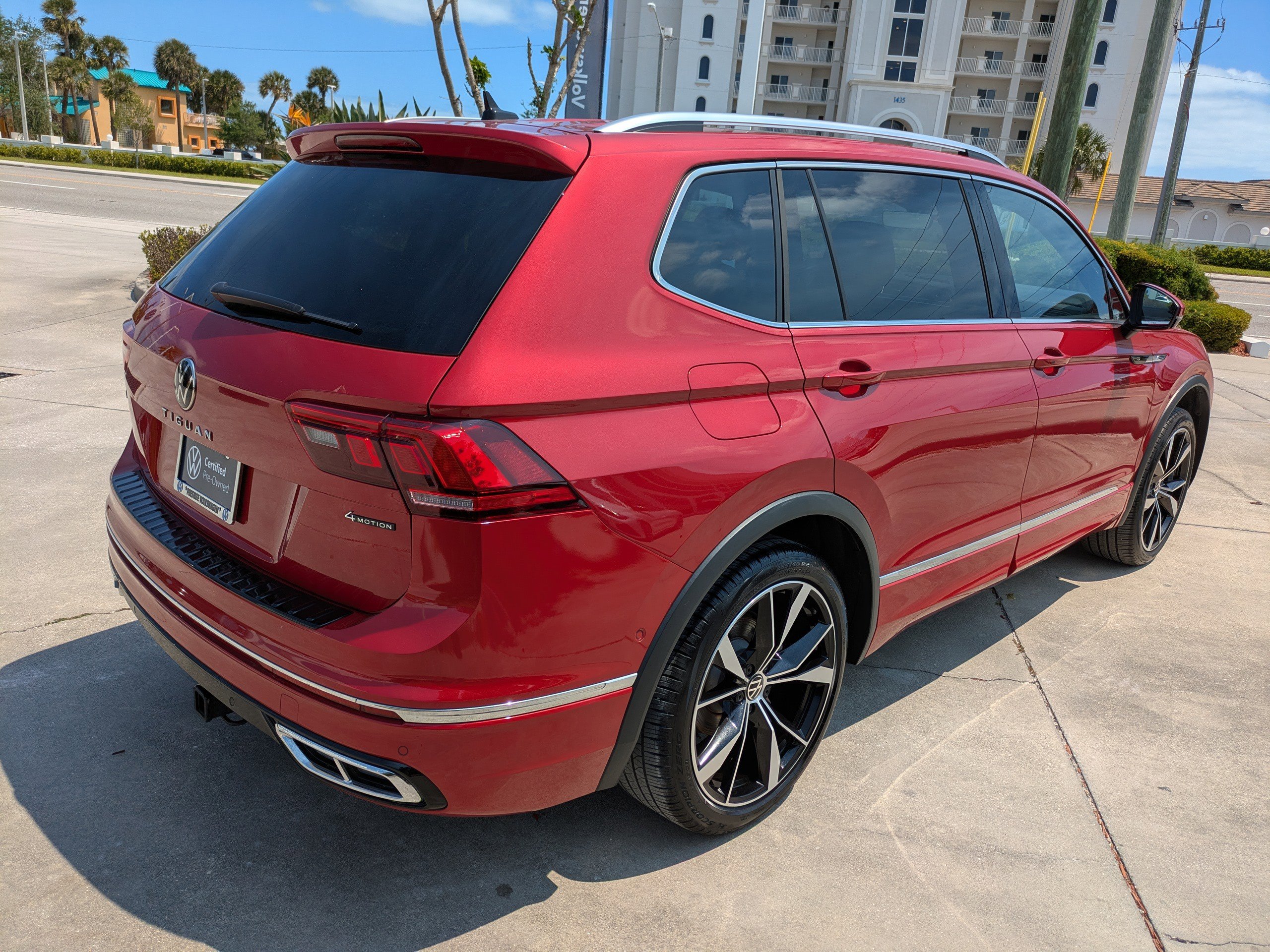 Certified 2024 Volkswagen Tiguan SEL R-Line AWD/4WD image 4