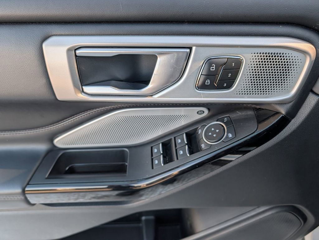 Used 2023 Ford Explorer Platinum w/ Technology Package image 19