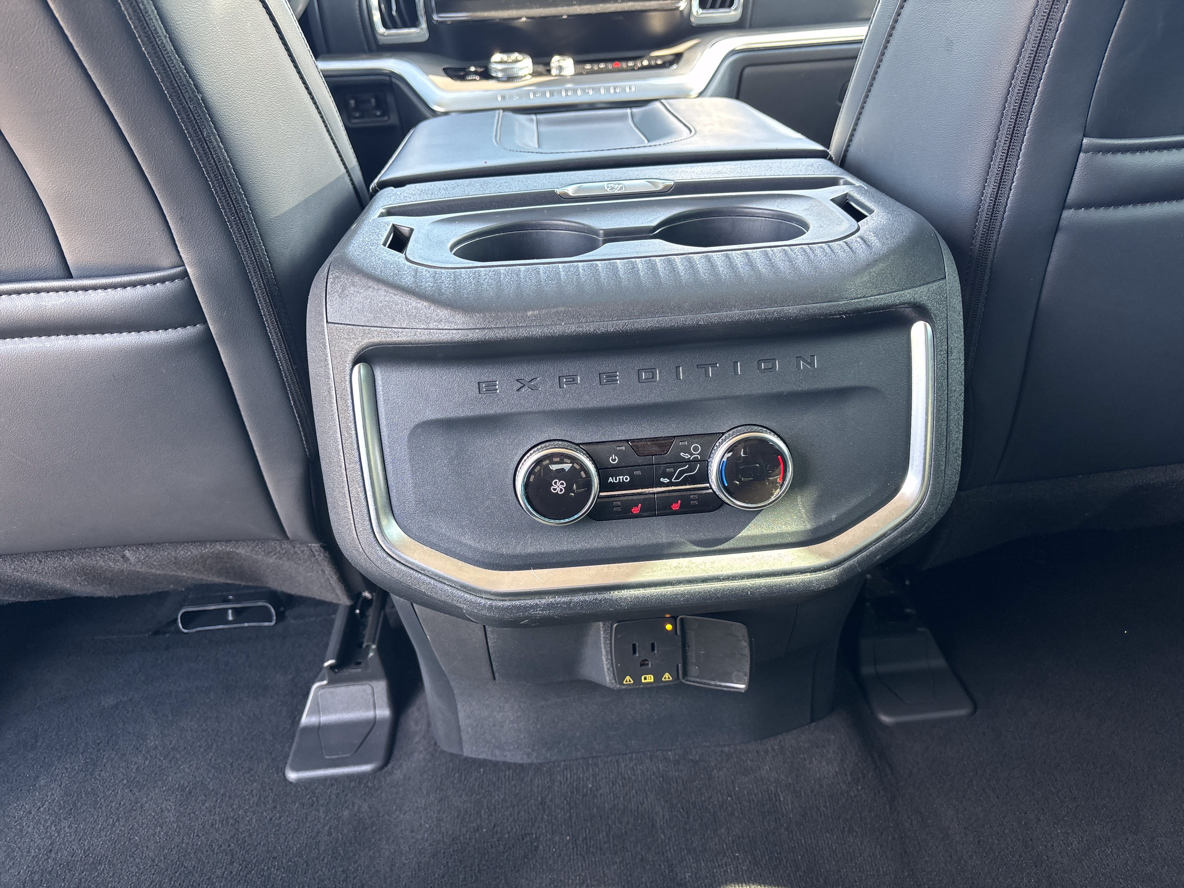 Used 2025 Ford Expedition Platinum AWD/4WD image 33