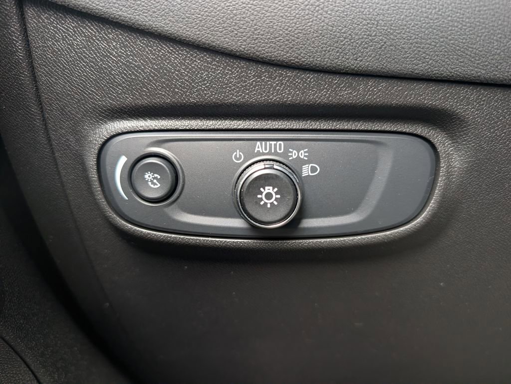 Used 2024 Chevrolet Equinox LS w/ LS Convenience Package image 31