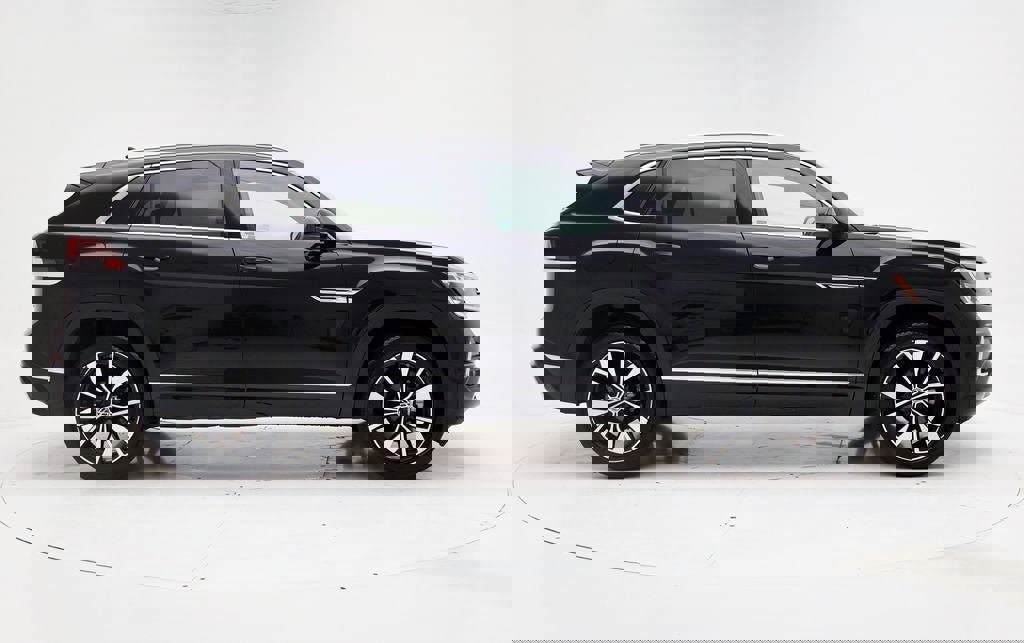 Used 2024 Volkswagen Atlas Cross Sport SEL Premium R-Line image 3