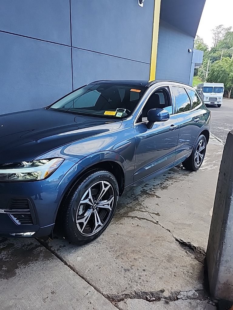 Used 2022 Volvo XC60 B5 Momentum w/ Climate Package AWD/4WD image 2