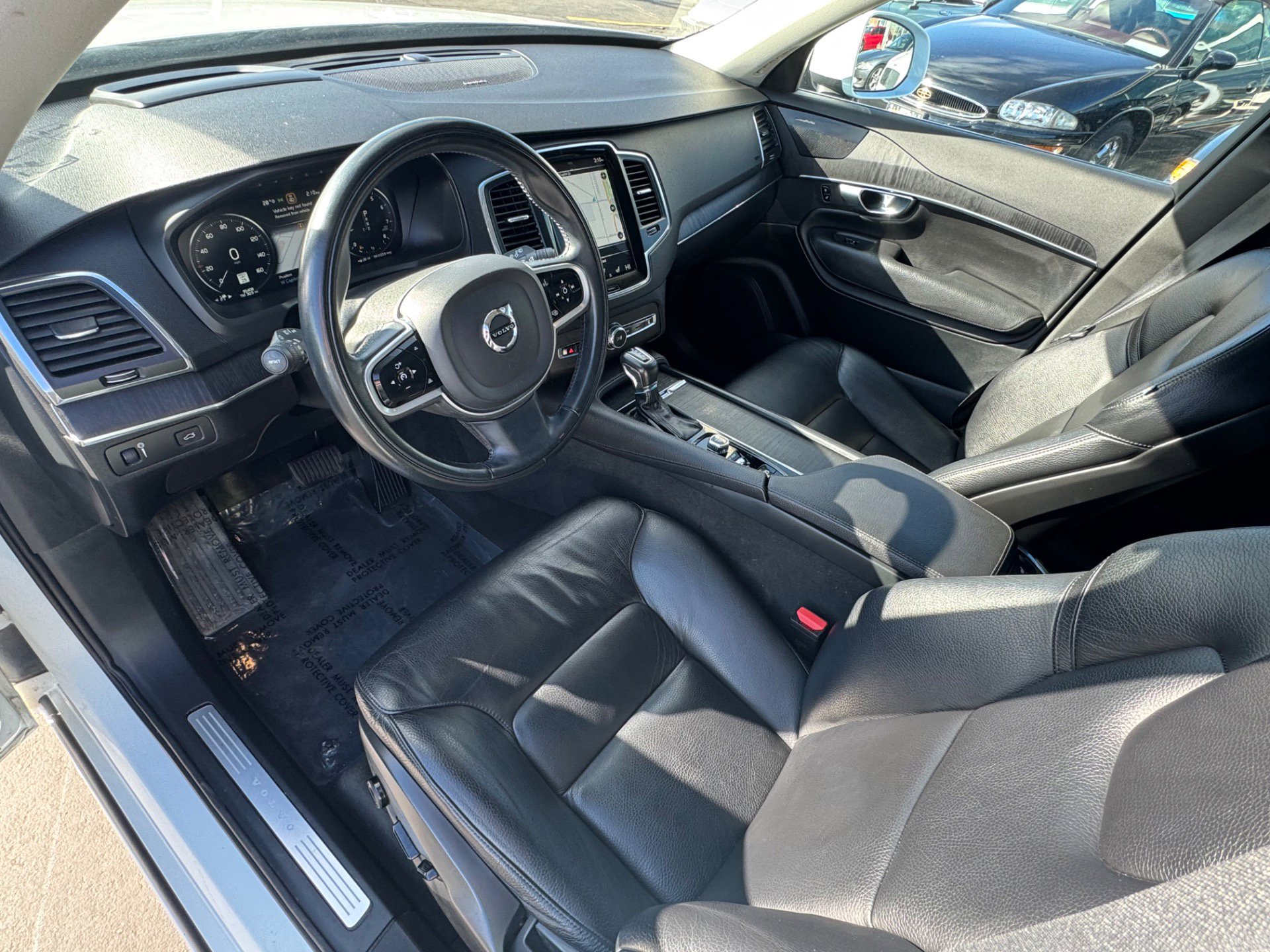 Used 2020 Volvo XC90 T6 Momentum AWD/4WD image 4
