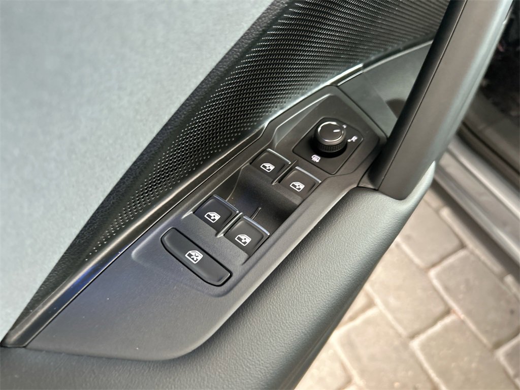 New 2026 Volkswagen Tiguan SE R-Line image 11