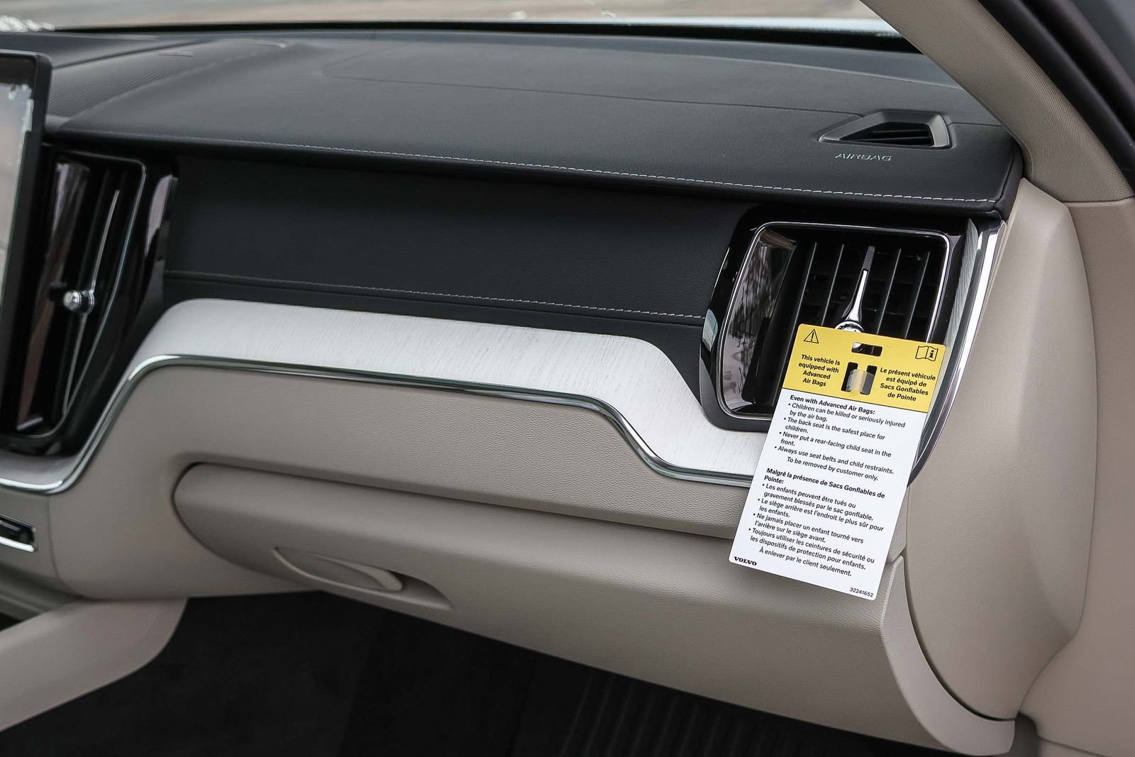 New 2026 Volvo XC60 B5 Ultra w/ Protection Package Premier image 18