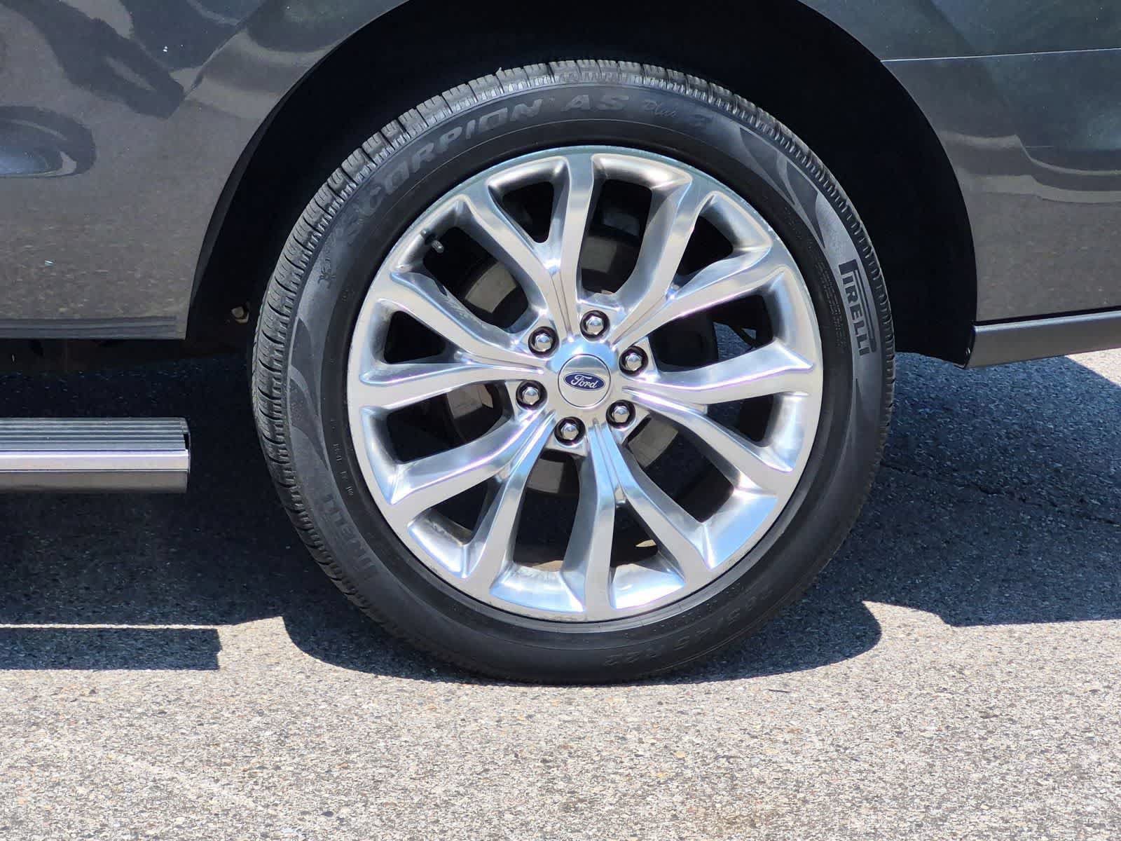Used 2019 Ford Expedition Limited w/ Equipment Group 302A AWD/4WD image 14