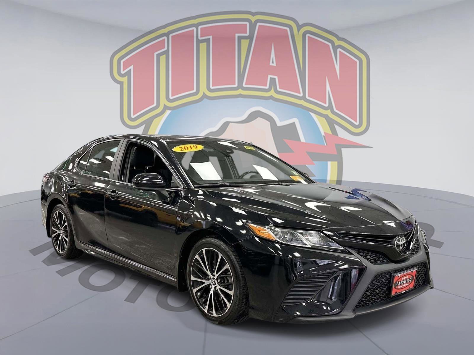 Certified 2019 Toyota Camry SE video 1