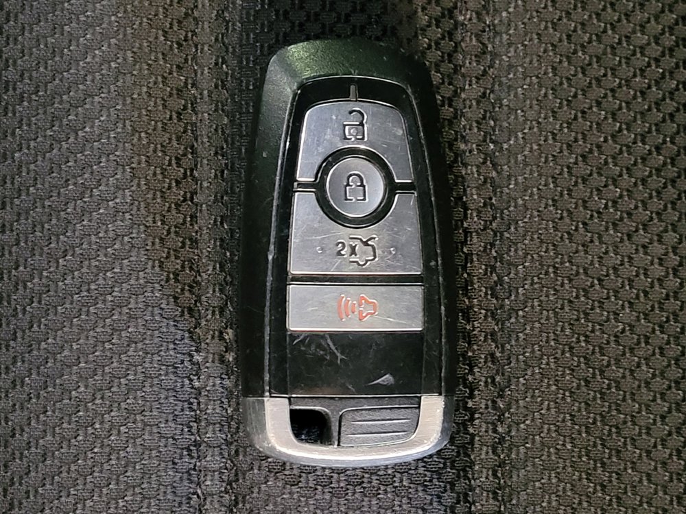 Used 2020 Ford Fusion SE FWD image 32