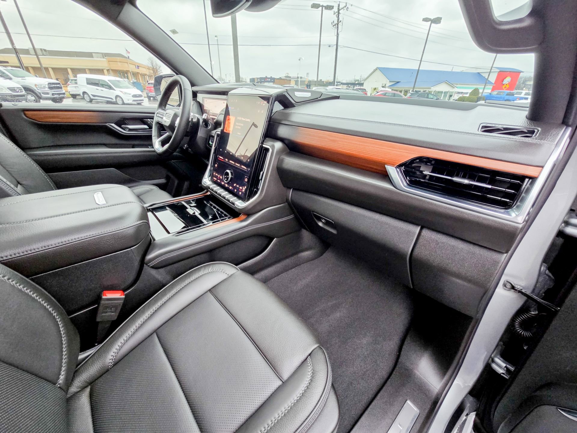 Used 2025 GMC Yukon XL Denali w/ Sun & Power Step Package image 16