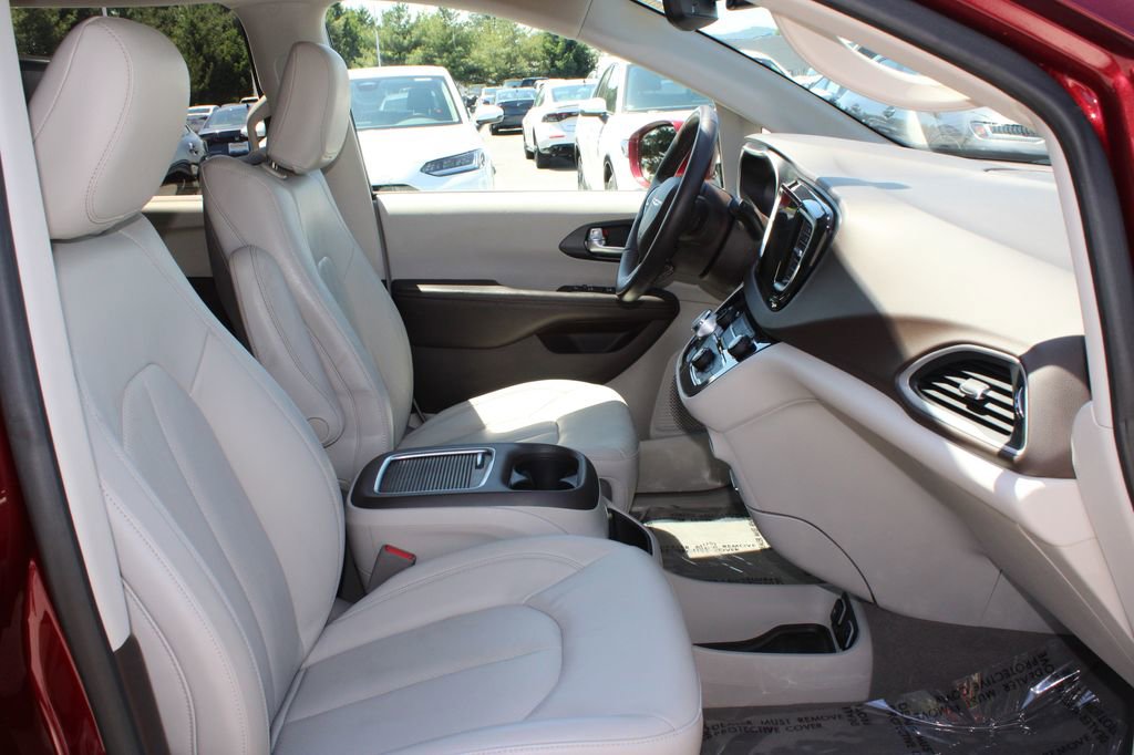 Used 2020 Chrysler Pacifica Touring-L Plus FWD image 14