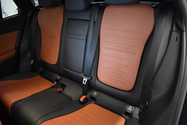 Used 2024 Mercedes-Benz GLC 300 4MATIC image 7