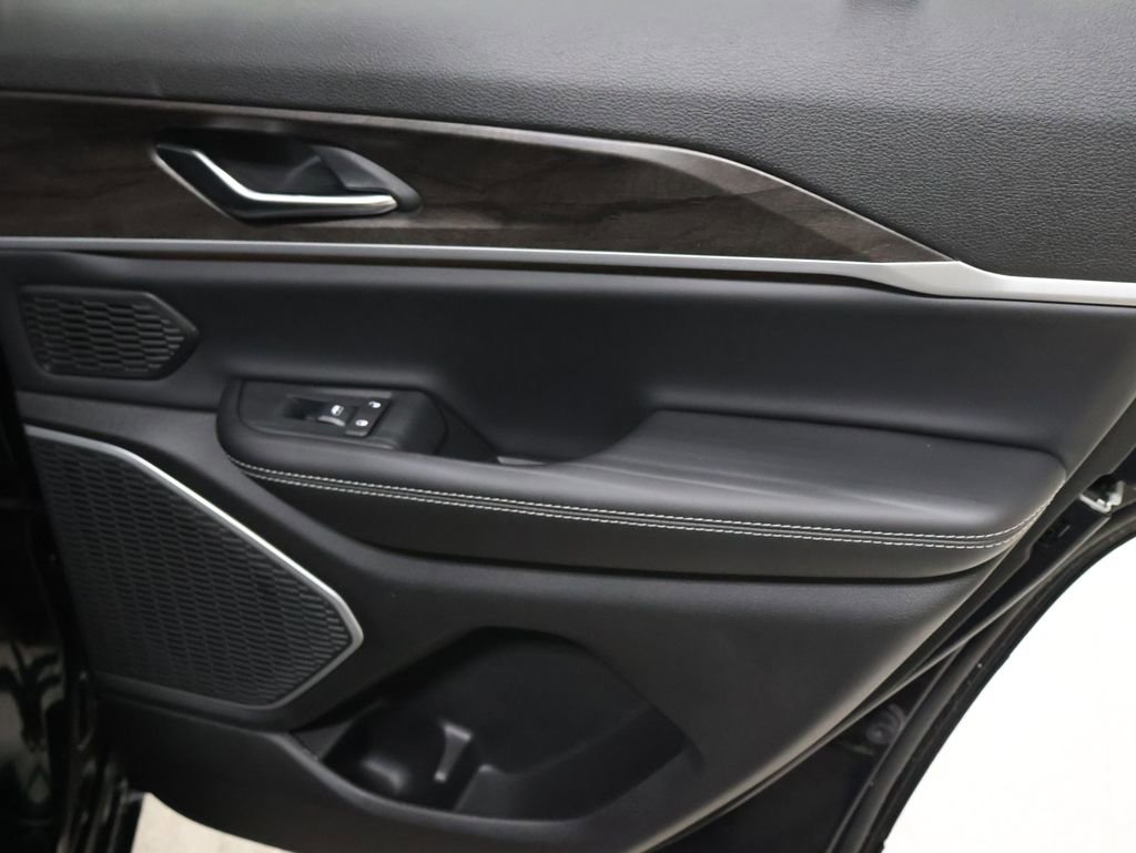 New 2026 Jeep Grand Cherokee Limited image 16