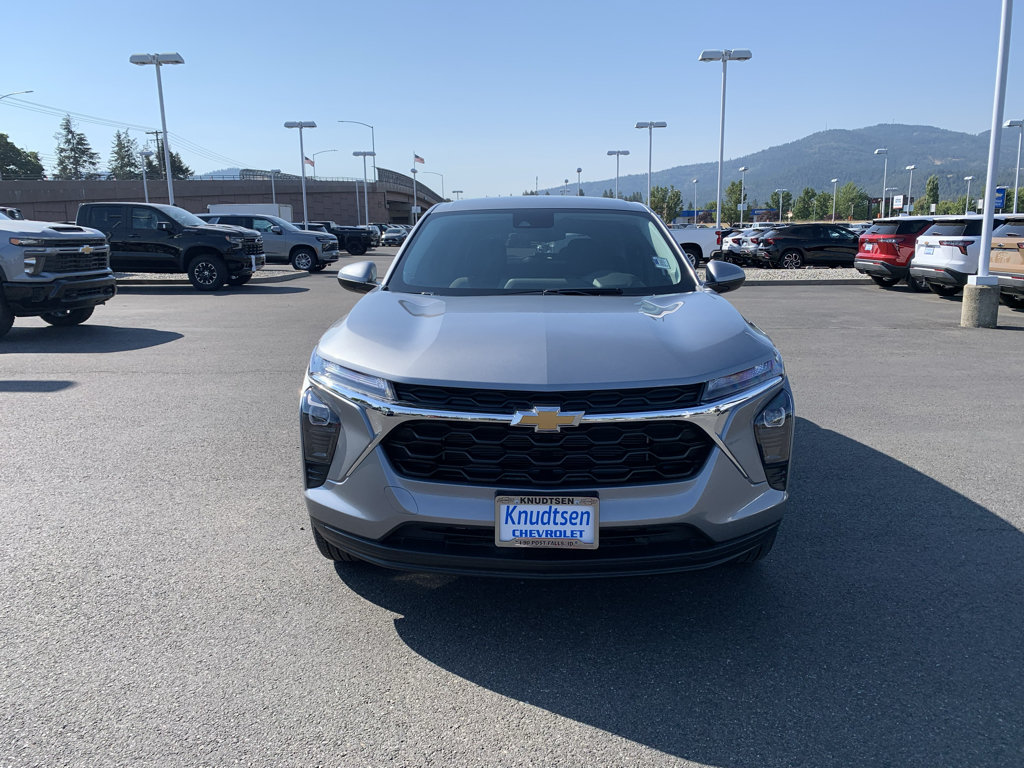New 2026 Chevrolet Trax LS w/ LS Convenience Package FWD image 2