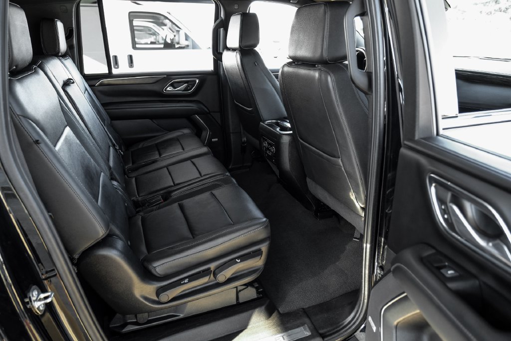 Used 2024 Chevrolet Suburban LT RWD image 36
