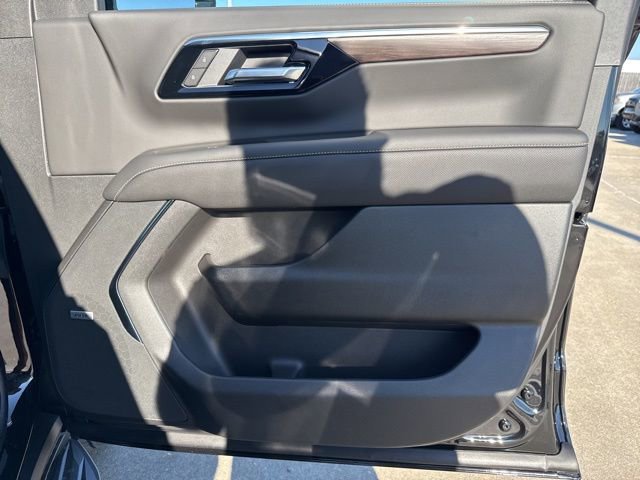 New 2026 Chevrolet Suburban Premier image 24