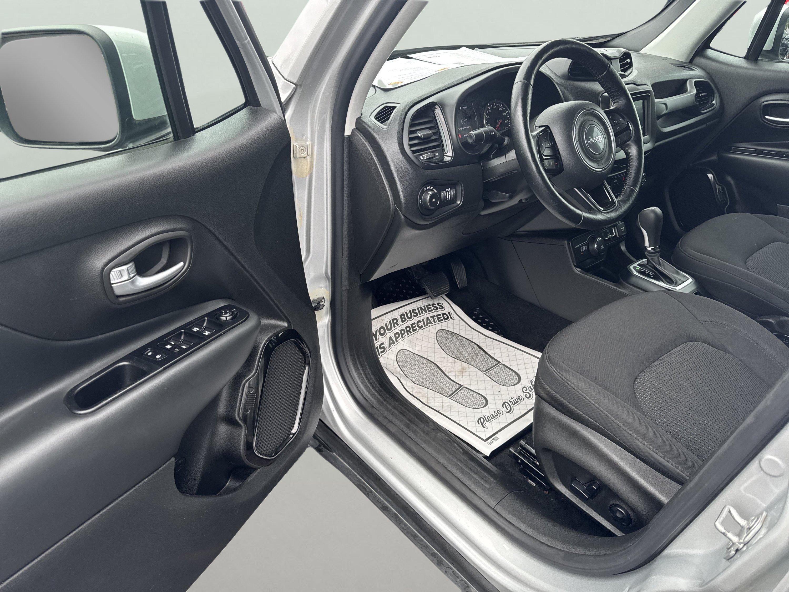 Used 2020 Jeep Renegade Altitude AWD/4WD image 11