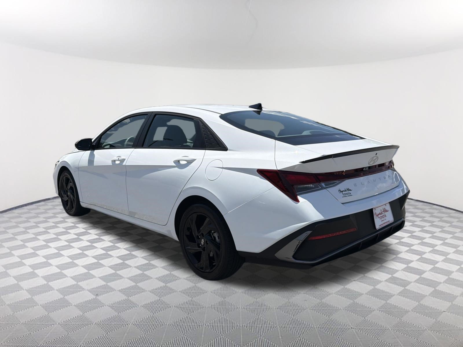 Used 2026 Hyundai Elantra Sport FWD image 13
