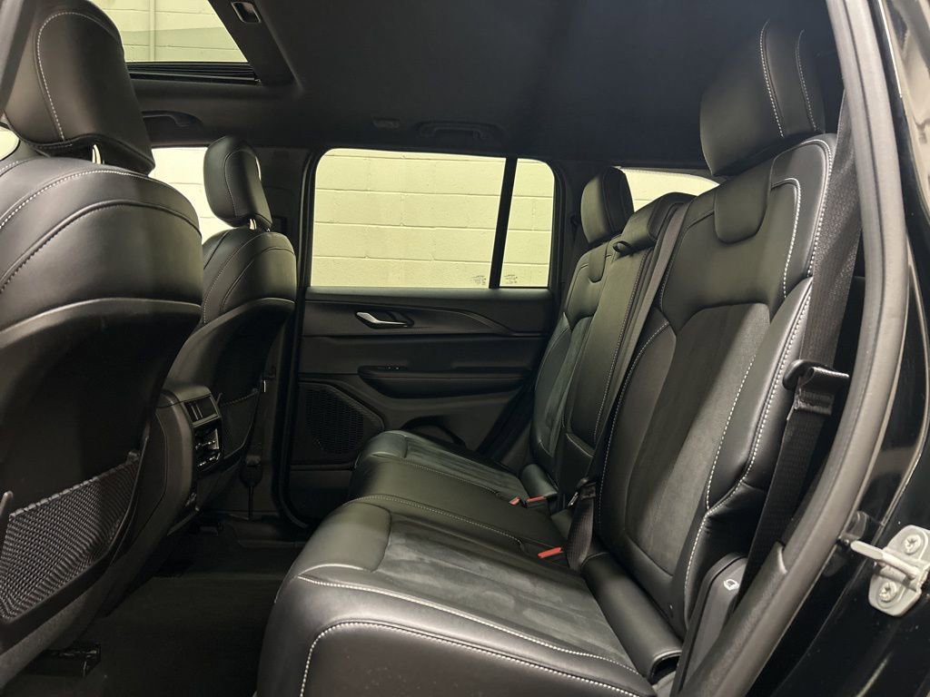 Used 2024 Jeep Grand Cherokee Altitude image 8