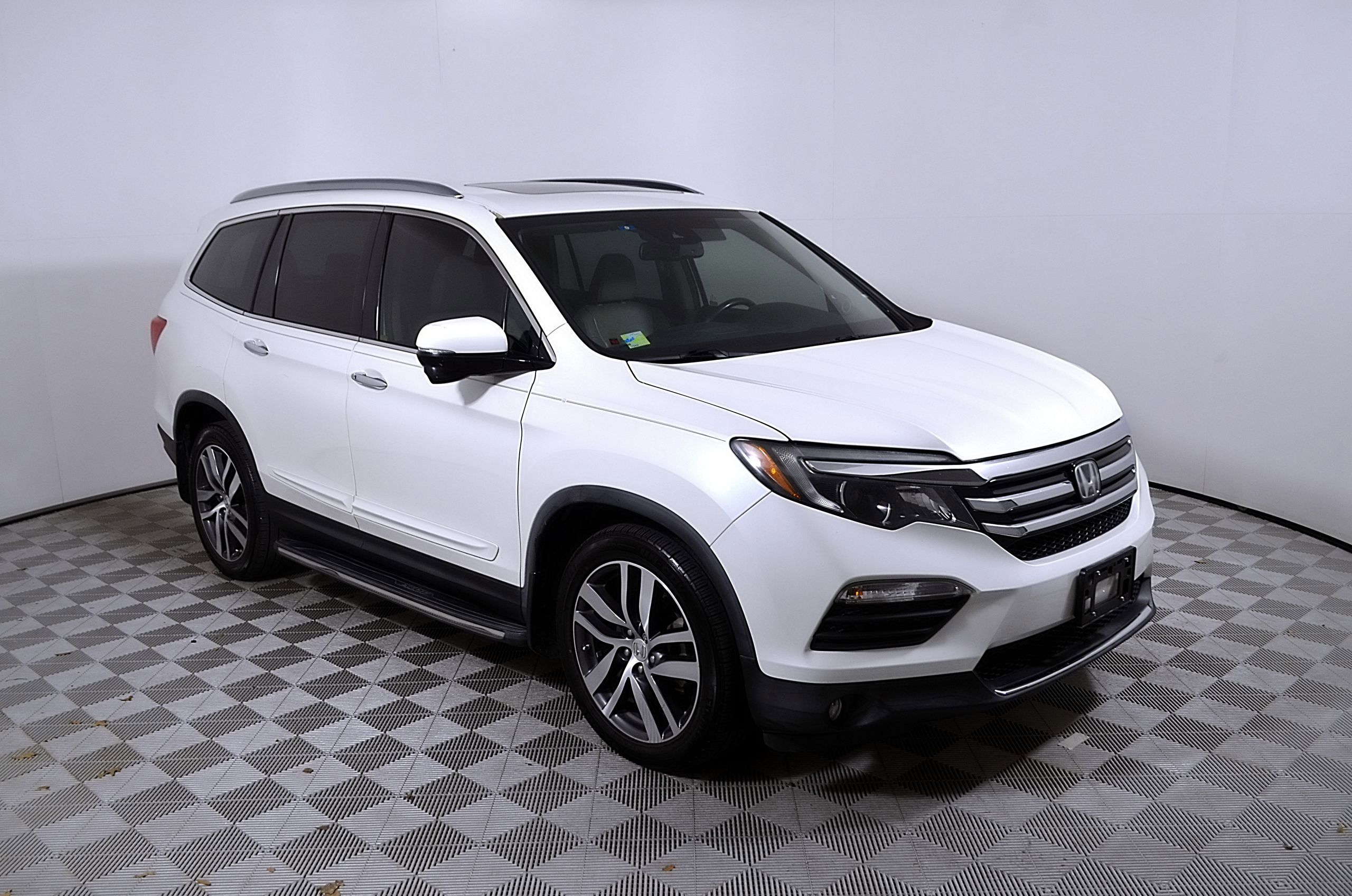 Used 2016 Honda Pilot Touring image 6