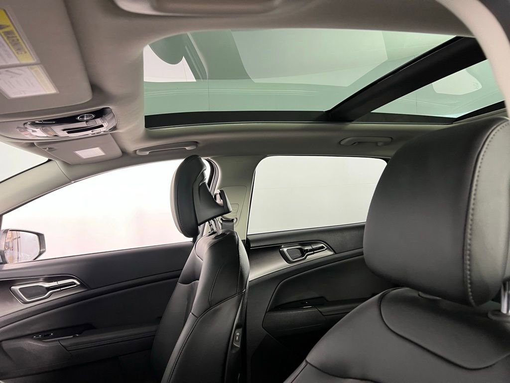 Used 2025 Kia Sportage EX w/ Premium Package image 25