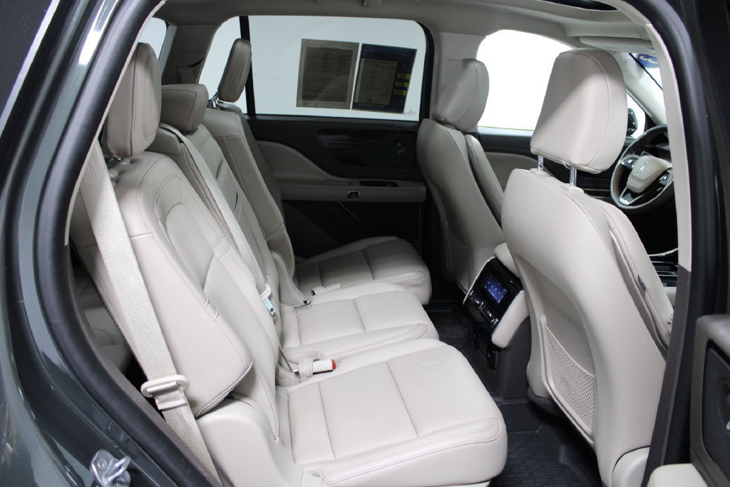 Used 2023 Lincoln Aviator Reserve w/ Equipment Group 201A AWD/4WD image 34