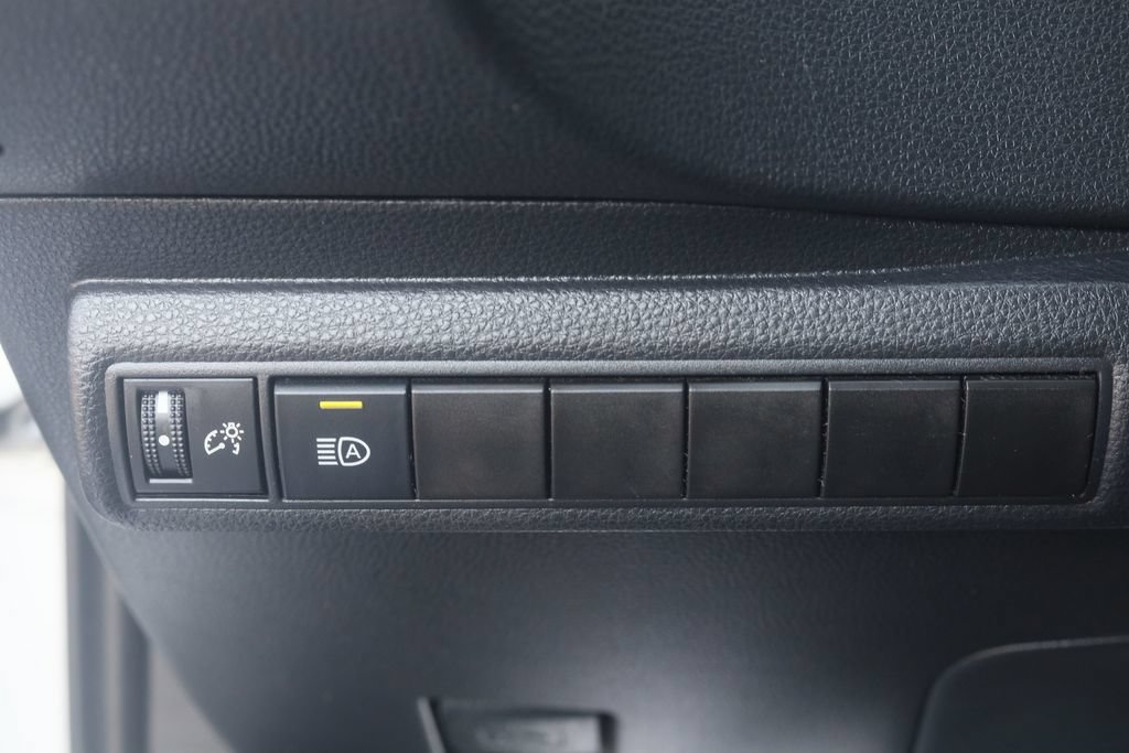 Used 2020 Toyota Corolla LE FWD image 16