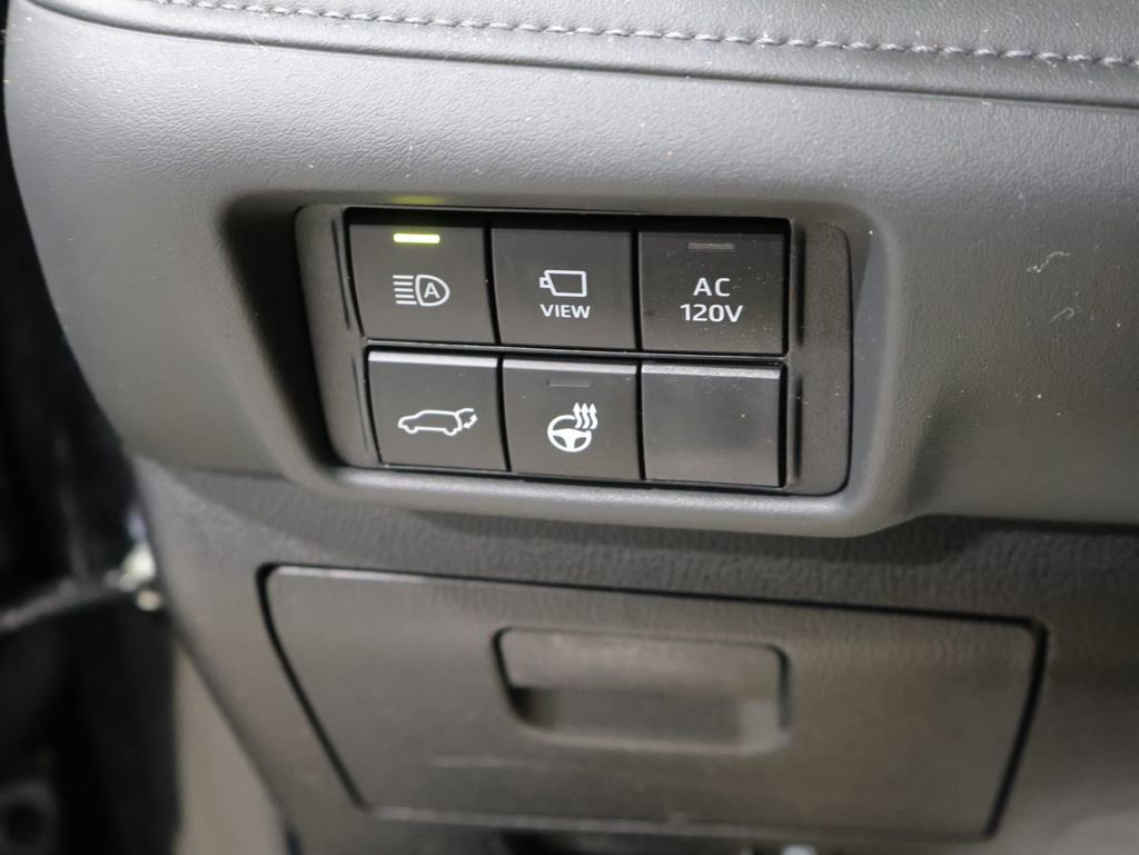 Used 2025 Toyota Highlander Platinum AWD/4WD image 18