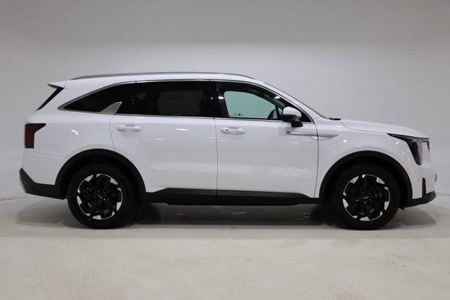 Used 2025 Kia Sorento S FWD image 8