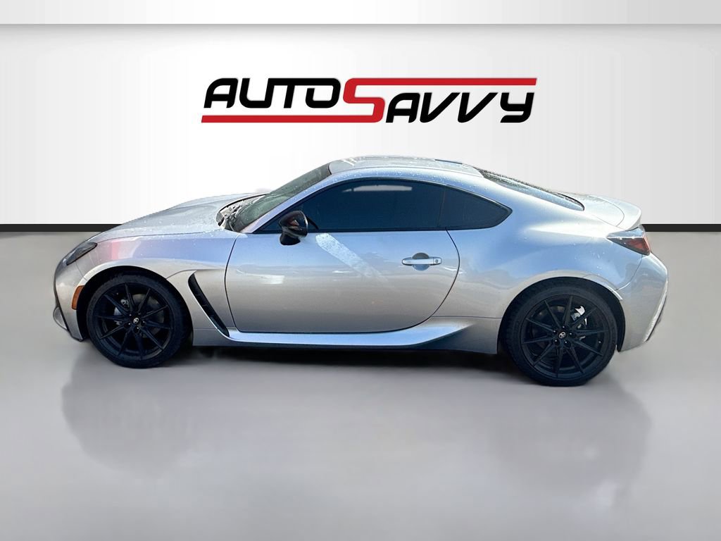 Used 2025 Toyota GR86 w/ ALL Weather Mat Package (TMS) RWD image 4