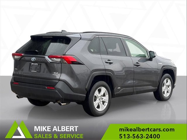 Used 2020 Toyota RAV4 XLE image 4
