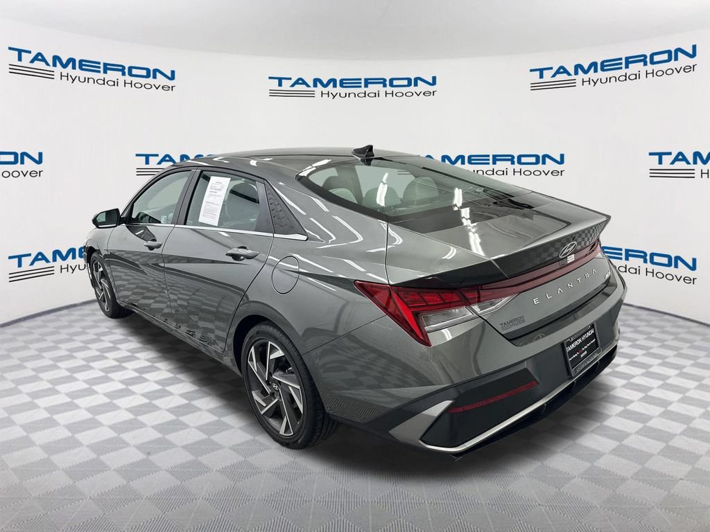 Used 2025 Hyundai Elantra Limited FWD image 3