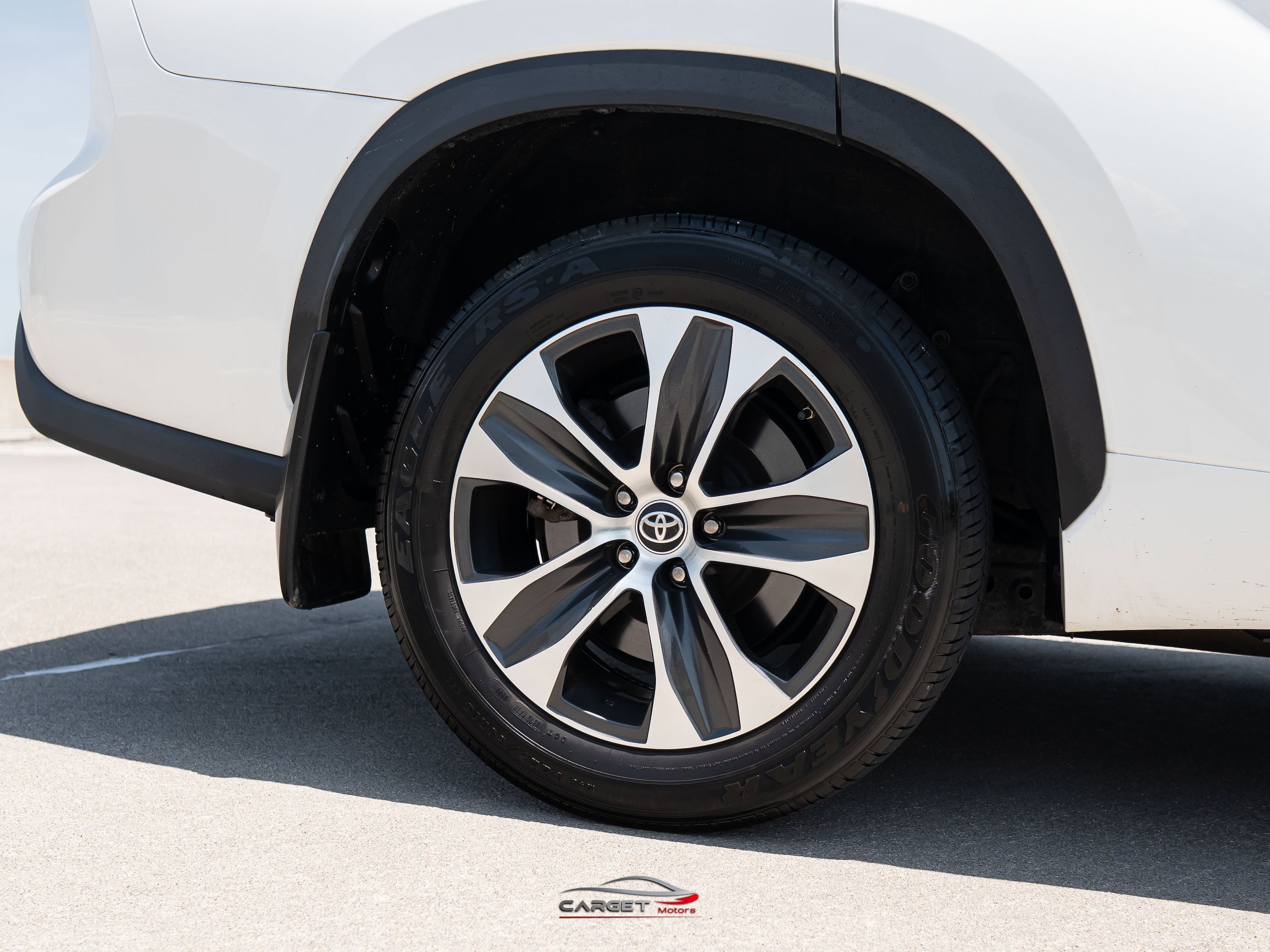 Used 2021 Toyota Highlander XLE AWD/4WD image 11