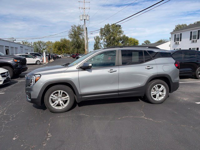 Used 2023 GMC Terrain SLE w/ Driver Convenience Package FWD image 9