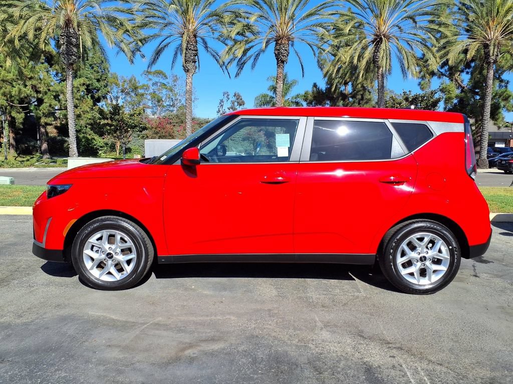 Certified 2025 Kia Soul LX w/ LX Technology Package FWD image 2