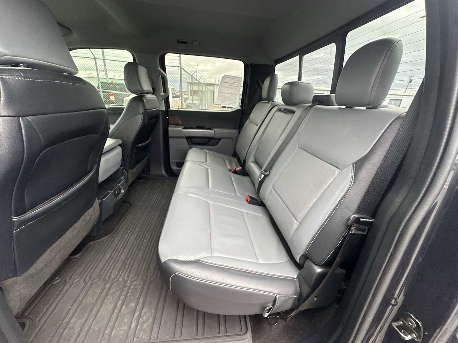 Used 2022 Ford F150 Lariat w/ Trailer Tow Package image 22