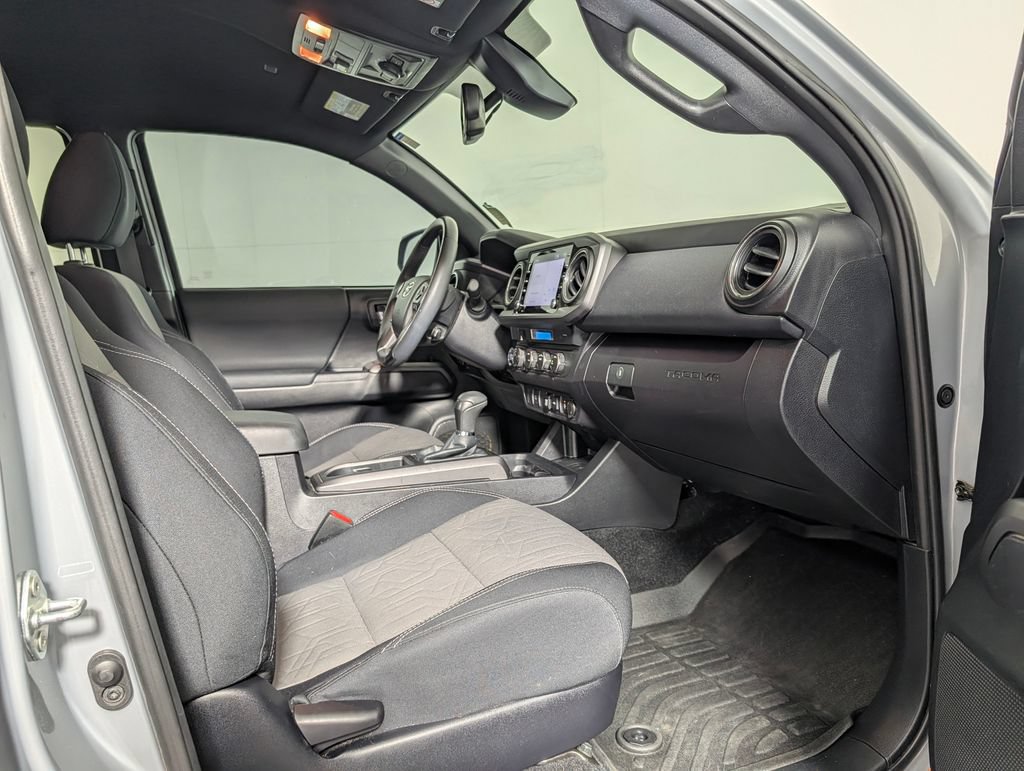 Used 2021 Toyota Tacoma TRD Off-Road AWD/4WD image 9