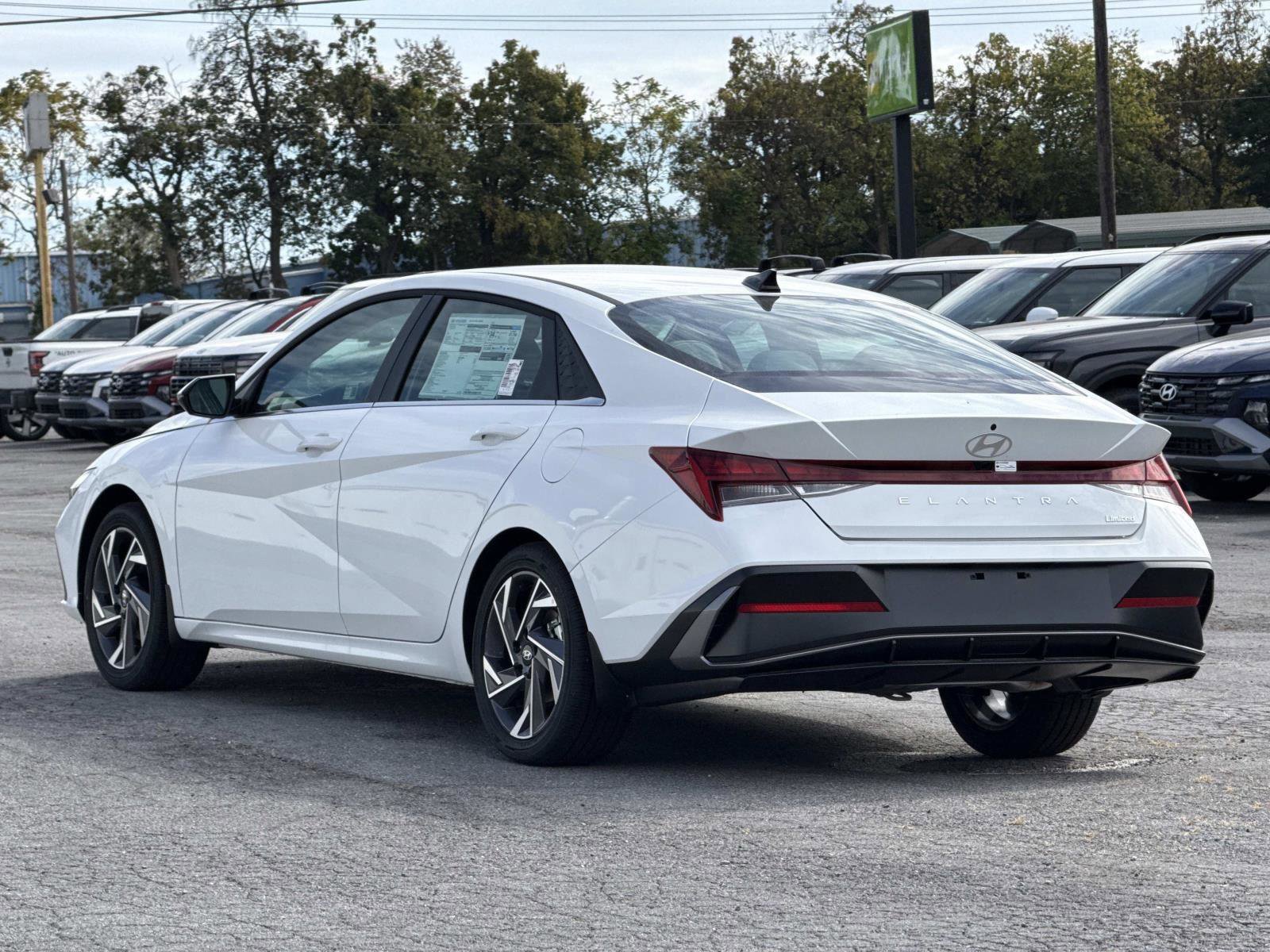New 2025 Hyundai Elantra Limited image 15