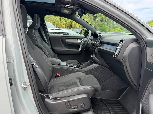Certified 2026 Volvo XC40 B5 Ultra w/ Protection Package Premier AWD/4WD image 18