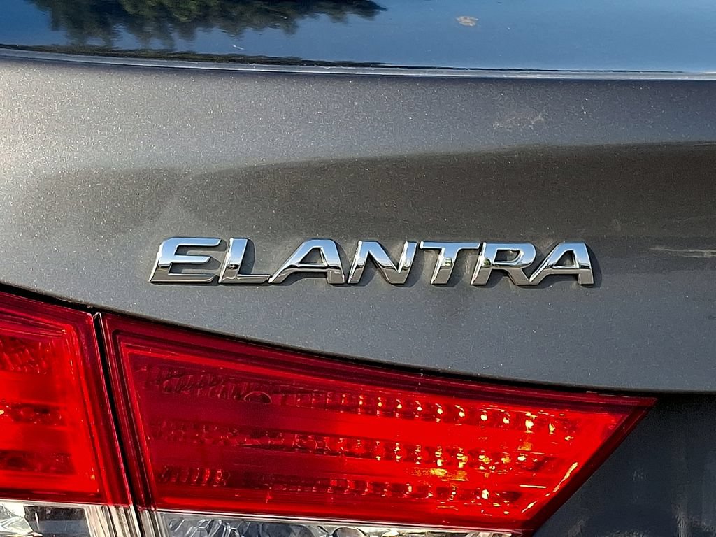Used 2013 Hyundai Elantra Limited w/ Technology Pkg FWD image 9