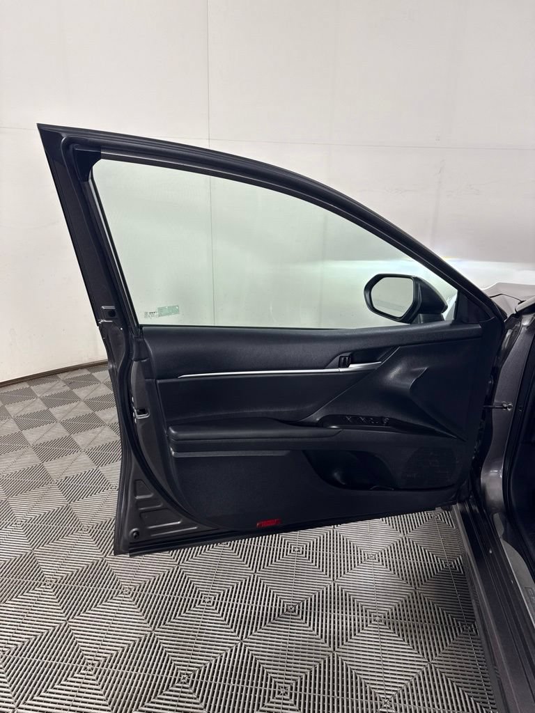 Used 2024 Toyota Camry SE FWD image 13