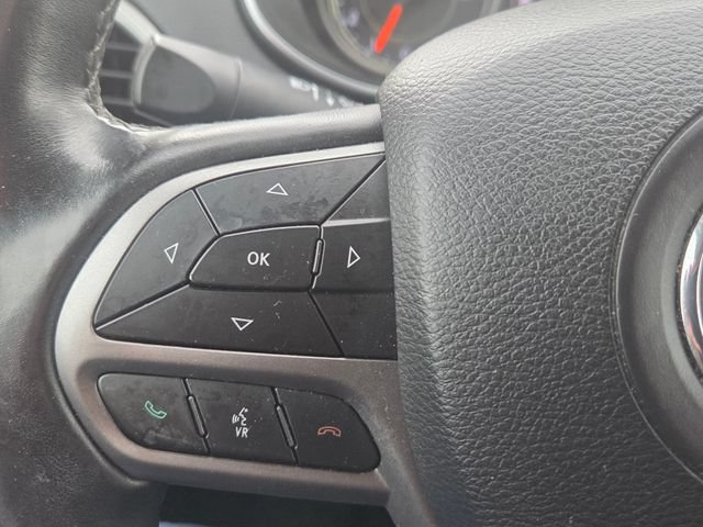Used 2019 Jeep Cherokee Latitude w/ Cold Weather Group AWD/4WD image 37
