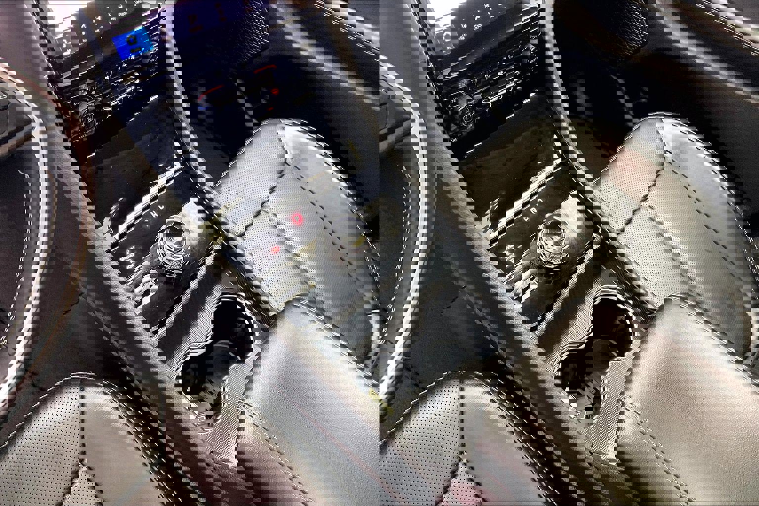 Used 2024 Jeep Grand Cherokee L Limited w/ Luxury Tech Group II image 16