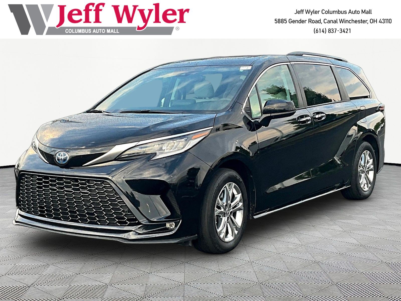 Used 2023 Toyota Sienna XSE w/ XSE Plus Package AWD/4WD image 1