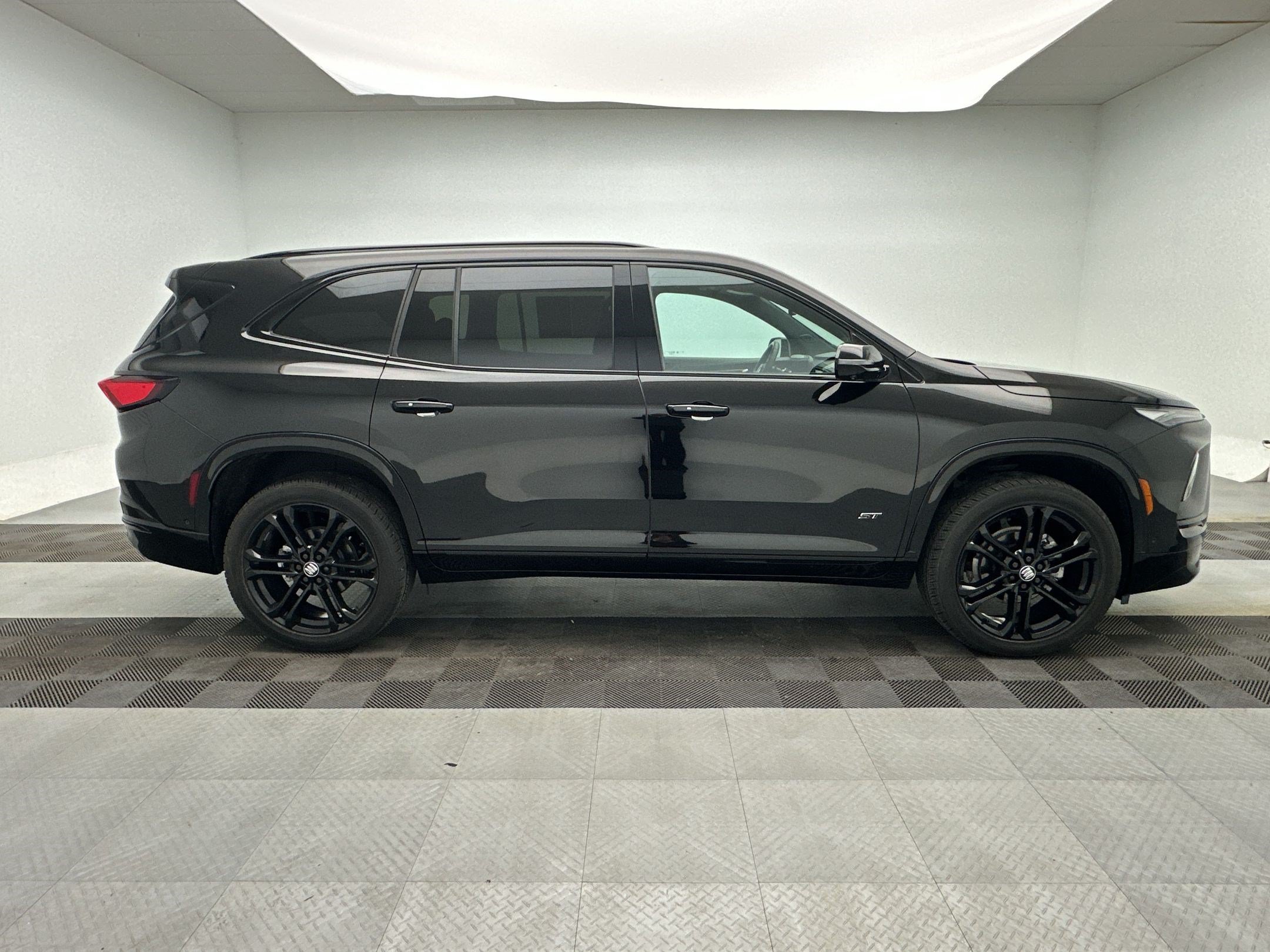 Certified 2025 Buick Enclave Sport Touring w/ Super Cruise Package AWD/4WD image 8