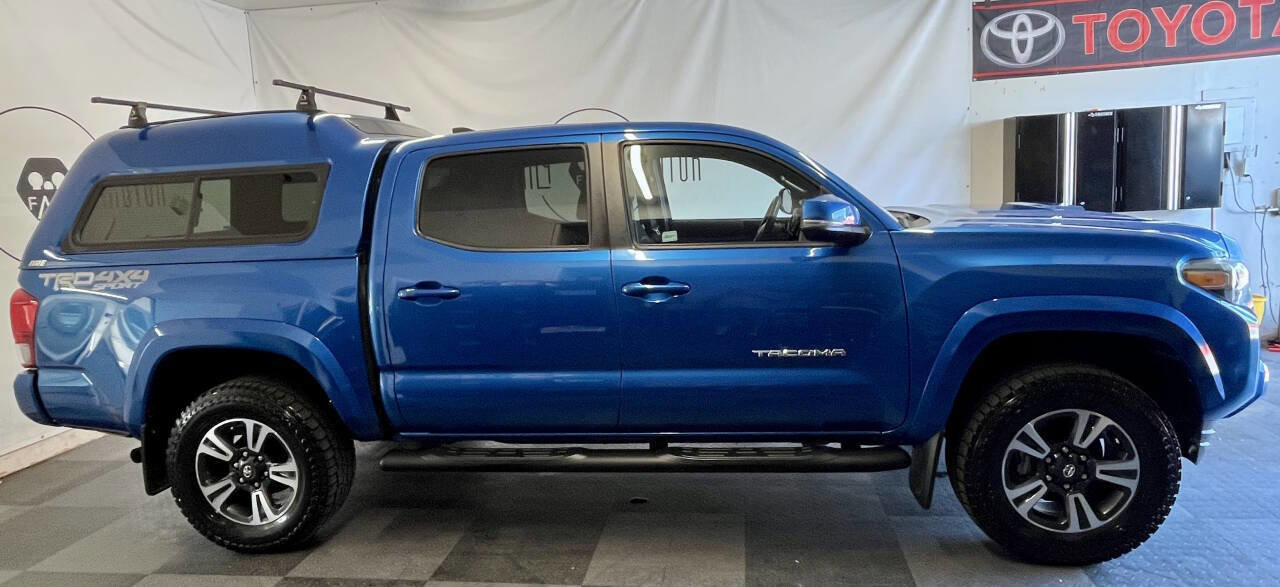 Used 2016 Toyota Tacoma TRD Sport image 2