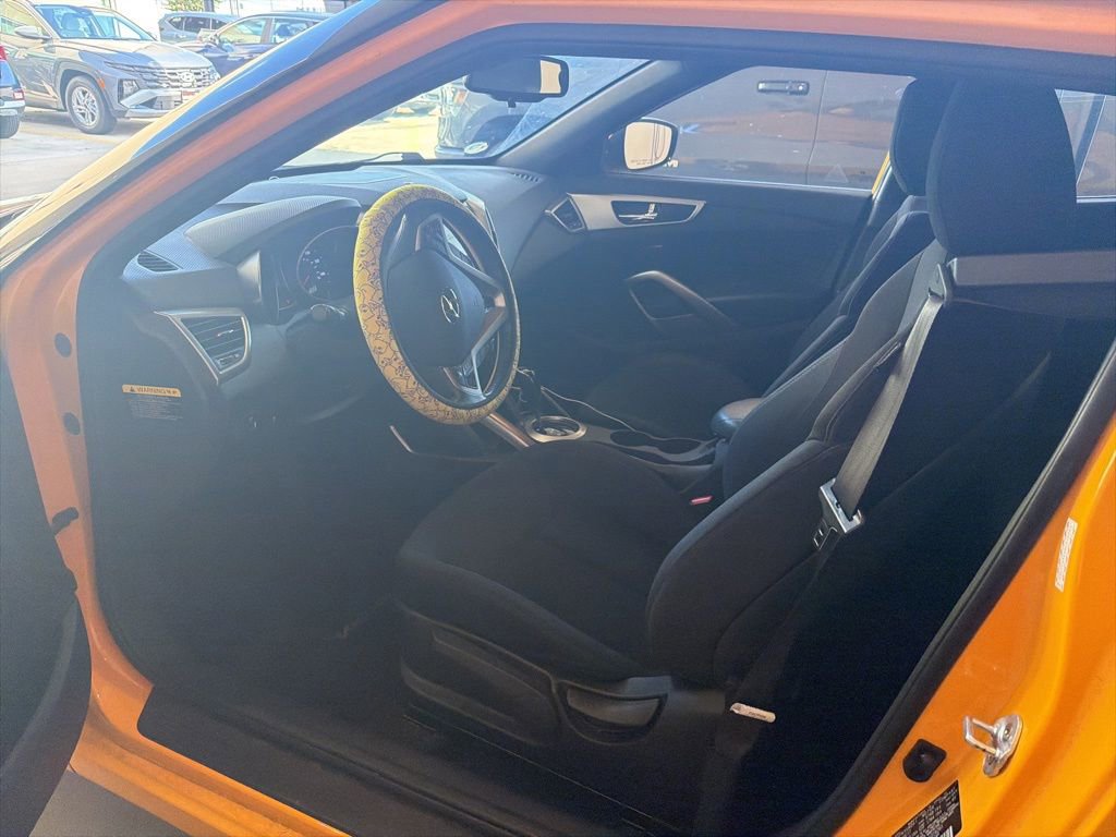 Used 2017 Hyundai Veloster Value Edition FWD image 2