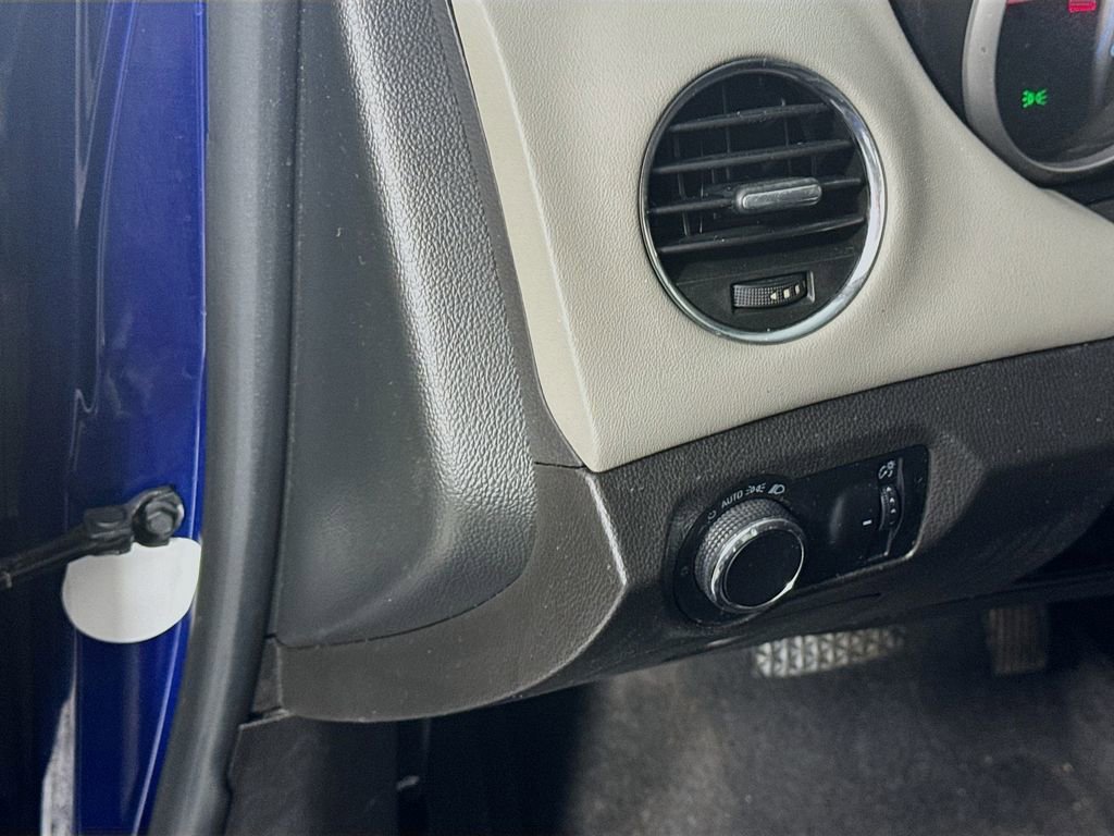 Used 2013 Chevrolet Cruze LS FWD image 10