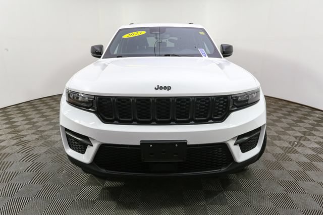 Used 2023 Jeep Grand Cherokee Altitude AWD/4WD image 4