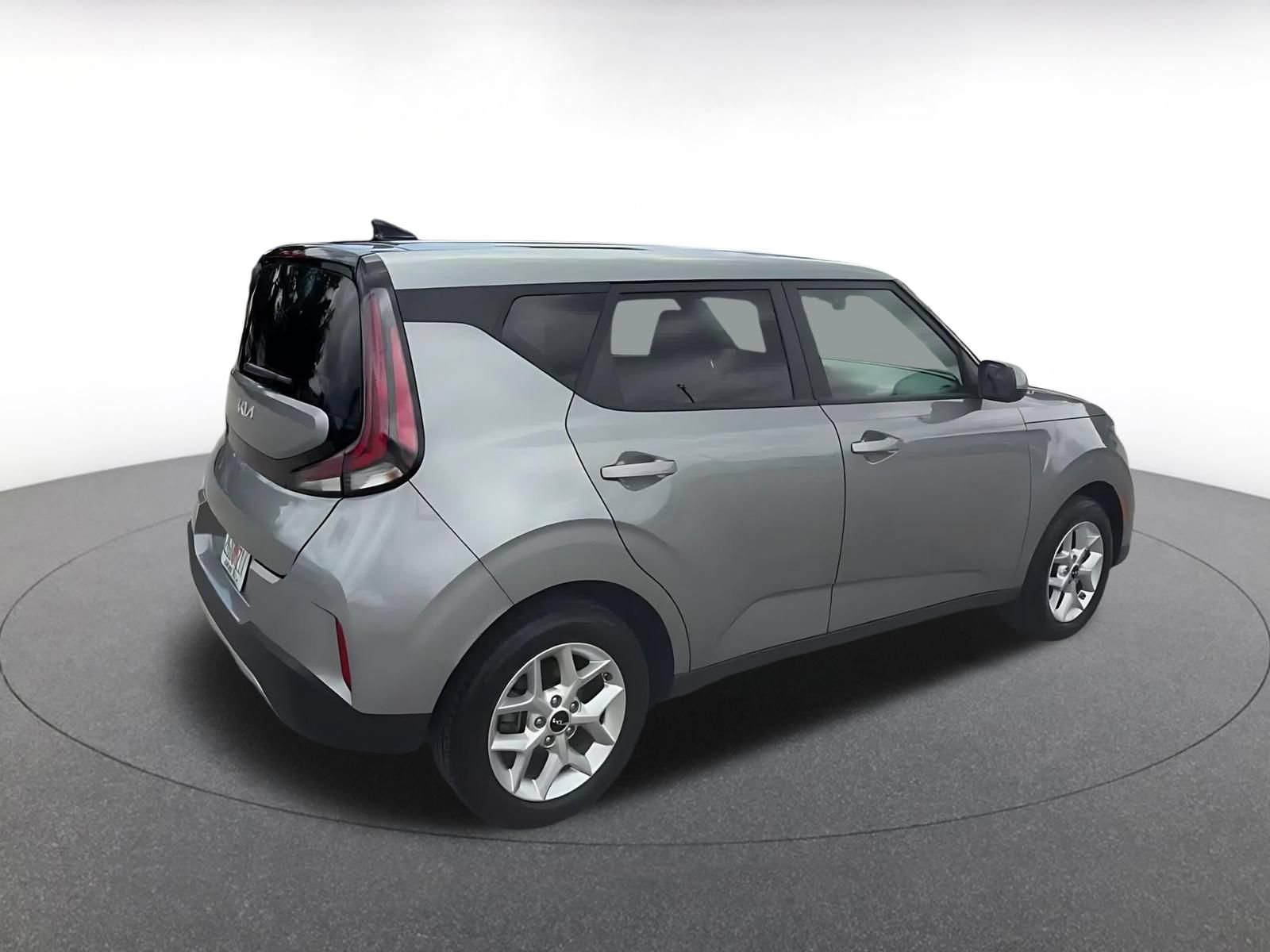 Used 2025 Kia Soul LX w/ LX Technology Package FWD image 15